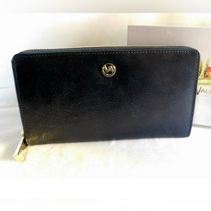 Valentina Italian wallet in black leather.